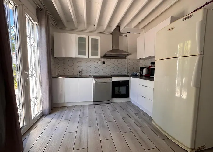 Les Micocouliers - Spacieuse Maison,4chambres ,avec Jardin- Parking -wifi Дом отдыха